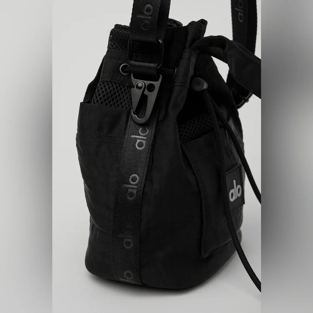 ALO YOGA | ✨NWOT✨Utility Cross Body Bucket Bag in Black - Picture 5 of 5